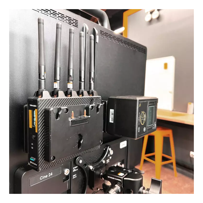 Core SWX Dual Battery Bracket for SmallHD Monitors (B-Mount)